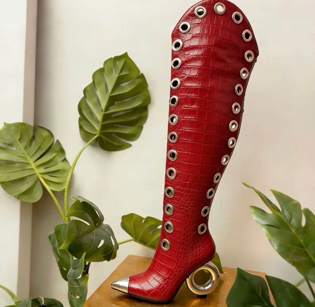 The Scarlett Halo Boot