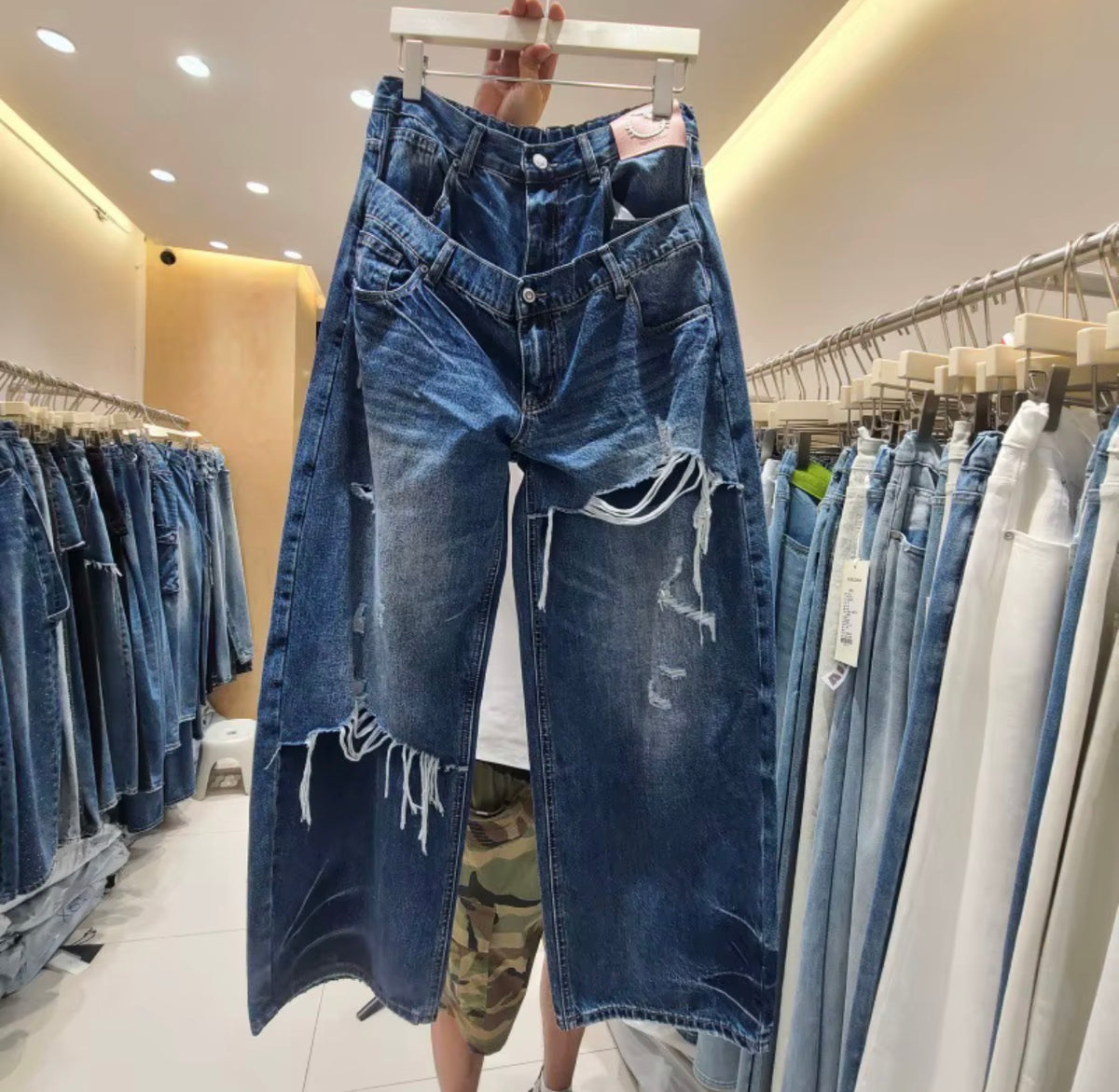 Double Vision Distressed Jeans